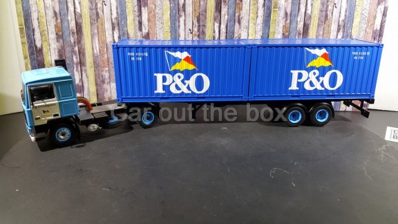 Volvo F10 P&O container transport 1:43 Ixo - 1