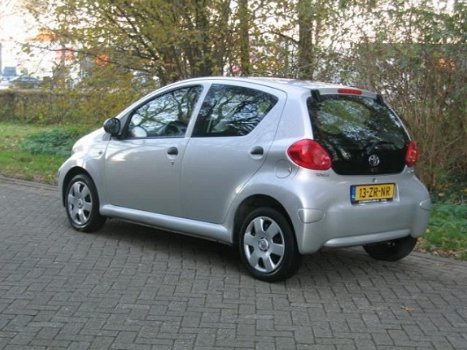 Toyota Aygo - 1.0-12V (bj 2008) MET NIEUWE APK - 1