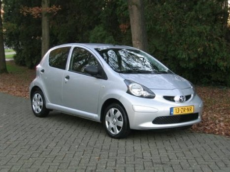 Toyota Aygo - 1.0-12V (bj 2008) MET NIEUWE APK - 1