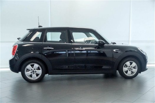 Mini Mini Cooper - 5-deurs 1.5 - Navigatie - Airco - 1