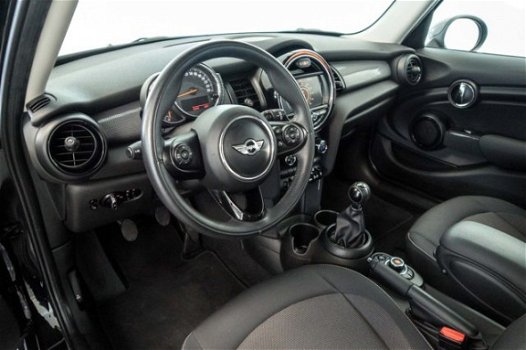 Mini Mini Cooper - 5-deurs 1.5 - Navigatie - Airco - 1