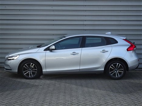 Volvo V40 - D2 120PK Nordic+ - Parkeerverwarming - Voorruitverwarming - 1