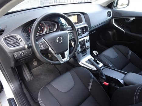 Volvo V40 - D2 120PK Nordic+ - Parkeerverwarming - Voorruitverwarming - 1