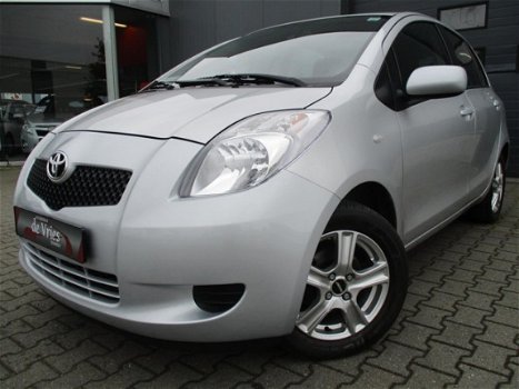 Toyota Yaris - 1.0 VVTi + / Stuurbekr. / Lmv / Elektr. Spiegels - 1