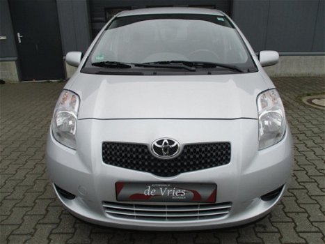 Toyota Yaris - 1.0 VVTi + / Stuurbekr. / Lmv / Elektr. Spiegels - 1