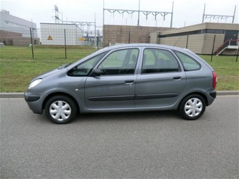 Citroën Xsara Picasso - 1.8i-16V Différence 2 - 1