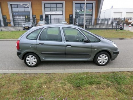 Citroën Xsara Picasso - 1.8i-16V Différence 2 - 1