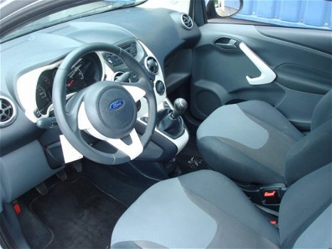 Ford Ka - 1.2 Trend Airco, 4 nieuwe banden - 1