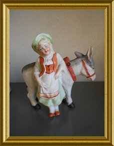 Antiek porseleinen beeldje : meisje met ezel met bewegende kop