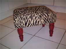 Voetenbank 02/24 - zebra - 37x45cm - 550 Mahonie - Nieuw !!