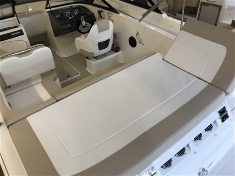 Bayliner VR5 - 4