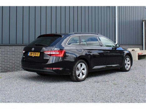 Skoda Superb - 1.6 TDI 120pk DSG Ambition Bus. XENON + TREKHAAK - 1