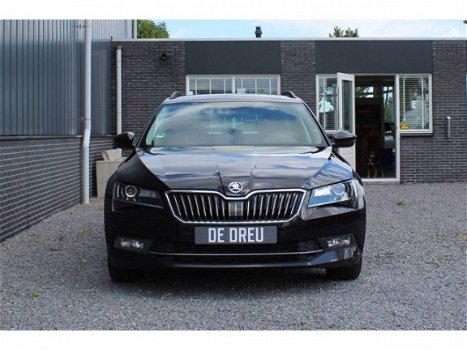 Skoda Superb - 1.6 TDI 120pk DSG Ambition Bus. XENON + TREKHAAK - 1