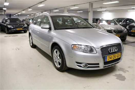 Audi A4 - 1.6 ADVANCE - 1