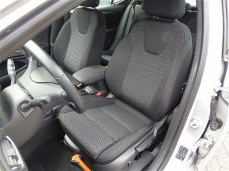 Opel Astra - 1.4 Turbo 150pk Edition Automaat + Navigatie + 17” LMV - 1
