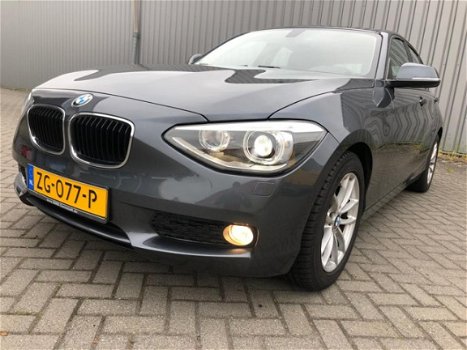 BMW 1-serie - 118D Sport Line AUTO, LED, NAVI, ECC - 1