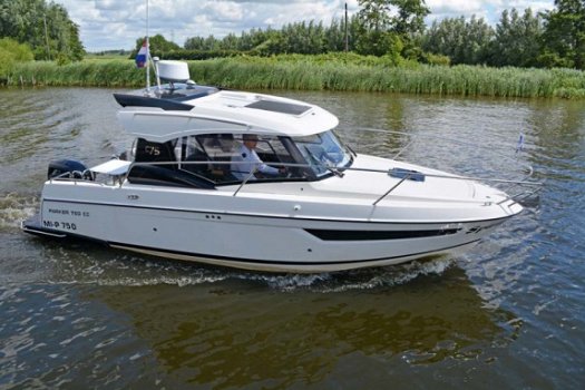 Parker 750 Cabin Cruiser - 3