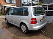 Volkswagen Touran - 2.0-16V FSI Trendline - 1 - Thumbnail