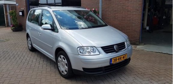 Volkswagen Touran - 2.0-16V FSI Trendline - 1