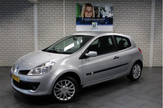 Renault Clio - 1.4-16V Dynamique Luxe, KEURIGE STAAT, DEALER ONDERHOUDEN, TREKHAAK RIJKLAARPRIJS - 1