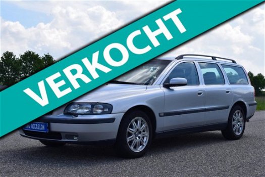 Volvo V70 - 2.4 Comfort Line Youngtimer Automaat, Stoelvw, Climate, Cruise, Trekhaak - 1