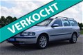 Volvo V70 - 2.4 Comfort Line Youngtimer Automaat, Stoelvw, Climate, Cruise, Trekhaak - 1 - Thumbnail