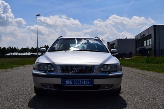 Volvo V70 - 2.4 Comfort Line Youngtimer Automaat, Stoelvw, Climate, Cruise, Trekhaak - 1