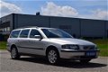 Volvo V70 - 2.4 Comfort Line Youngtimer Automaat, Stoelvw, Climate, Cruise, Trekhaak - 1 - Thumbnail