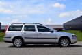 Volvo V70 - 2.4 Comfort Line Youngtimer Automaat, Stoelvw, Climate, Cruise, Trekhaak - 1 - Thumbnail