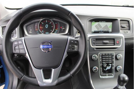 Volvo V60 - D2 Momentum - 1