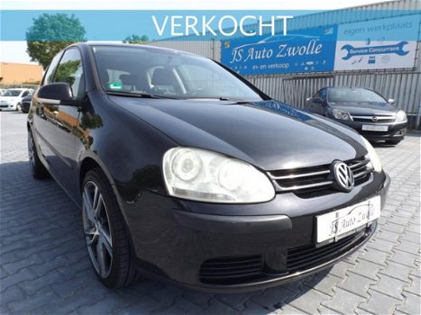 Volkswagen Golf - 1.6 16V FSI Trendline - 1