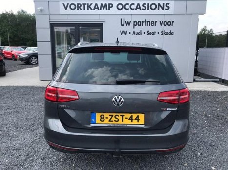 Volkswagen Passat Variant - 1.6 TDI COMFORTLINE N.A.P/ NAVI/TREKHAAK/LED/1e Eigenaar - 1