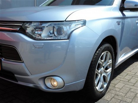 Mitsubishi Outlander - 2.0 PHEV Aut7 Instyle AWD (leer, schuifdak, xenon) - 1