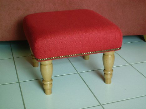 Footstool 42x42 - rood linnen - blank gelakt 550 - NIEUW !! - 1
