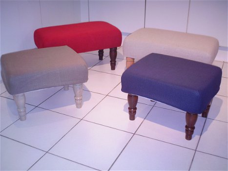 Footstool 42x42 - rood linnen - blank gelakt 550 - NIEUW !! - 2