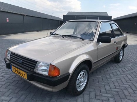 Ford Escort - 1.1 Bravo ZEER MOOI - 1