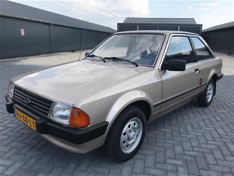 Ford Escort - 1.1 Bravo ZEER MOOI - 1