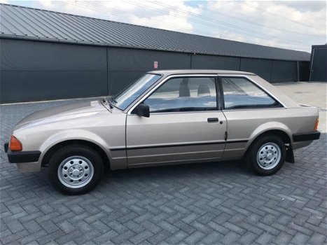 Ford Escort - 1.1 Bravo ZEER MOOI - 1