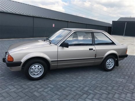 Ford Escort - 1.1 Bravo ZEER MOOI - 1