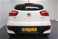 Kia Rio - 1.2 CVVT DynamicLine 5 Deurs, Cruise & Climate Control, LM-velgen - 1 - Thumbnail