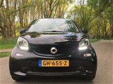 Smart Fortwo - 52kW MET LEDER/ LM-VELGEN/ GLAZEN DAK