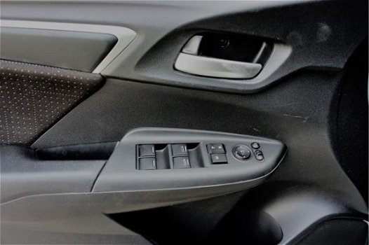 Honda Jazz - 1.3 i-VTEC Elegance Bluetooth/Camera/DAB/Navi/PrivacyGlass/PDC/Velgen RIJKLAAR €14.998 - 1