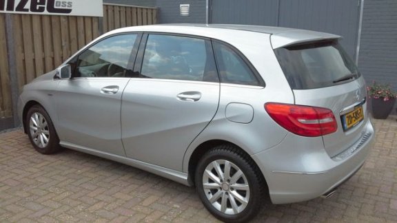 Mercedes-Benz B-klasse - 180 Ambition + AUTOMAAT + NAVIGATIE - 55083 km - 1