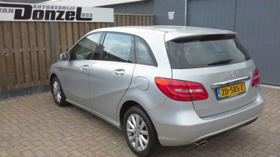 Mercedes-Benz B-klasse - 180 Ambition + AUTOMAAT + NAVIGATIE - 55083 km - 1