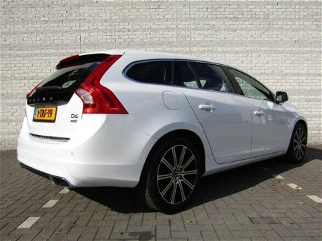 Volvo V60 - 2.4 D6 AWD PLUG-IN HYBRID - 1