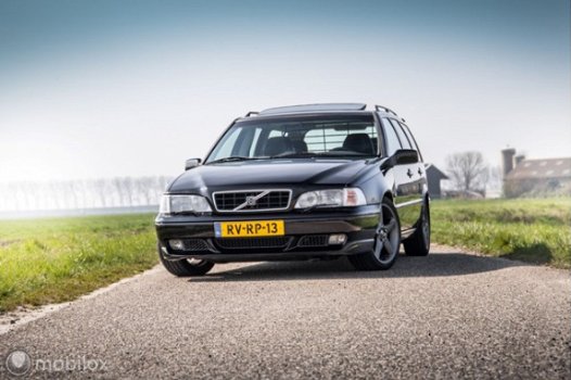 Volvo V70 - 2.3 R AWD - 1