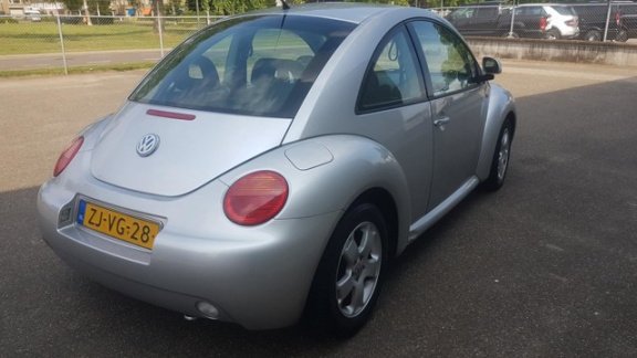 Volkswagen New Beetle - 2.0 Highline - 1