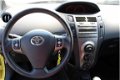 Toyota Yaris - 1.3 VVTi Dynamic | Rijklaar | Airco | Lichtmetalen velgen | Getint glas - 1 - Thumbnail