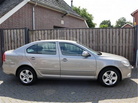 Skoda Octavia - 1.2 TSI DSG7/AUTOMAAT Navi, Parkeersensor, Clima, Nieuwstaat - 1