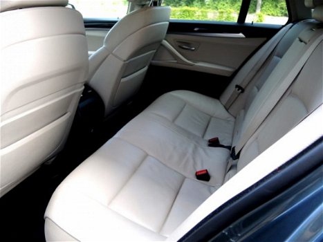 BMW 5-serie Touring - 523i LEDER SPORTSTOELEN NAVIGATIE LMV PDC CRUISE - 1